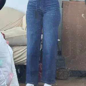Customer in light-wash Sculpt Jeans, full-length mirror photo
